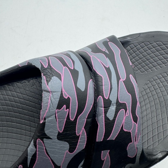 OOFOS OOAHH SPORT UNISEX PROJECT PINK/BLACK CAMO SLIDE ON SANDALS Size 8 - Picture 6 of 13
